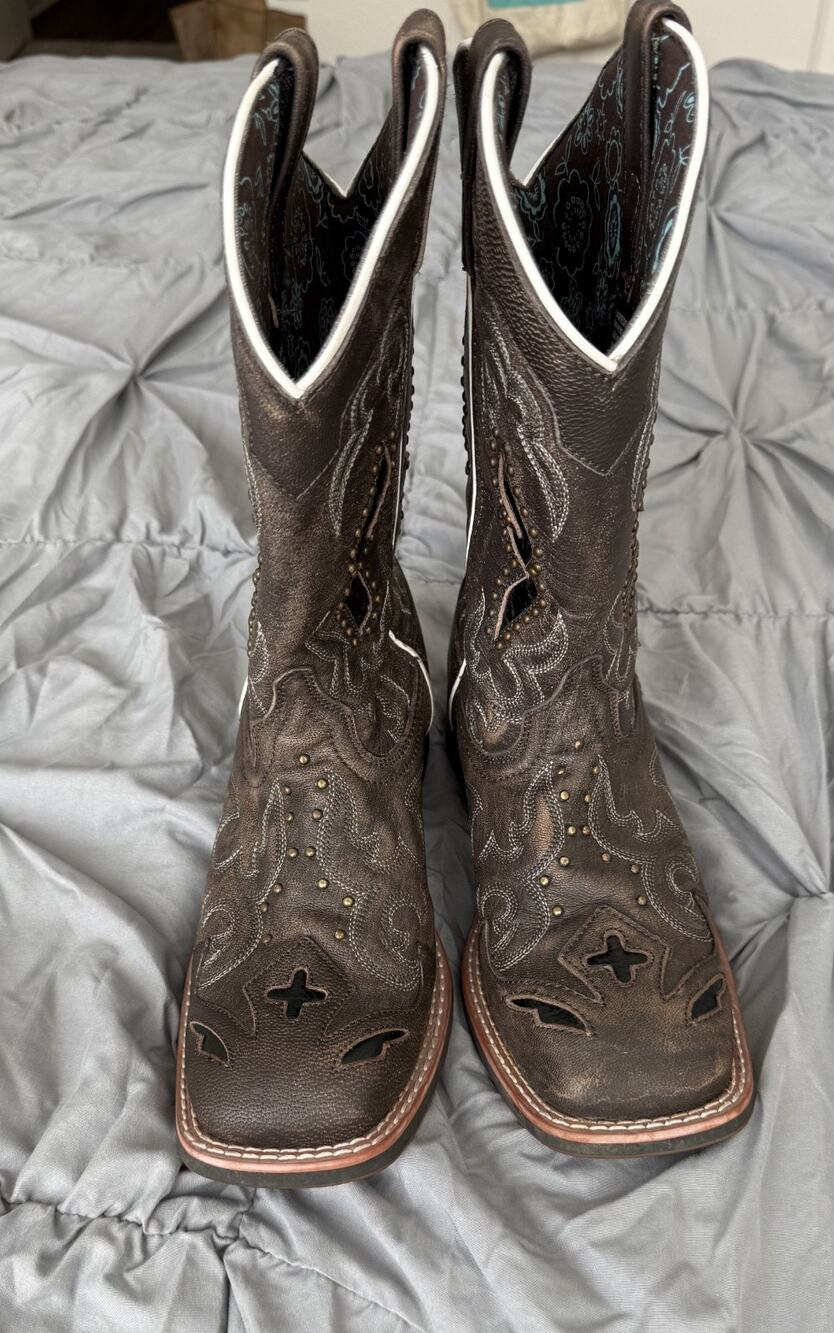 Laredo "Spellbound" Studded Distressed Leather Western Boots Womens Size 9